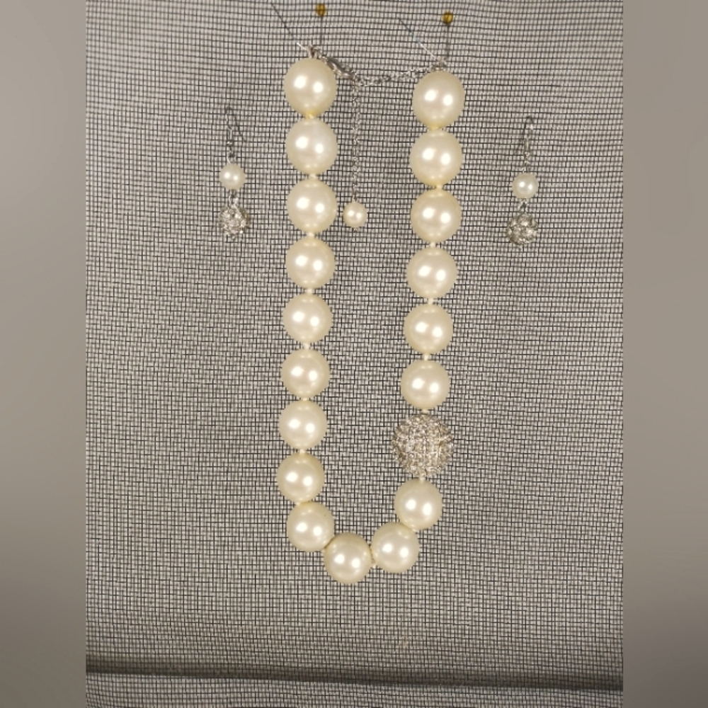 Stunning Costume Jewelry- Faux Pearl Necklace/Earrings w/Rhinestone Bead Accent